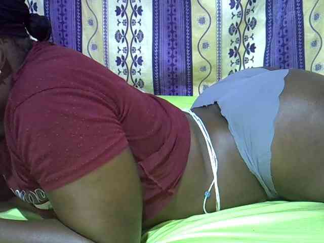 Juicyass-02 webcam