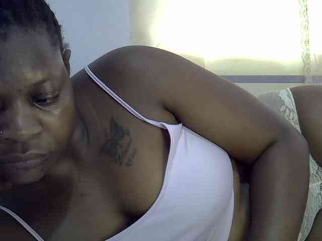 Juicyass-02 webcam