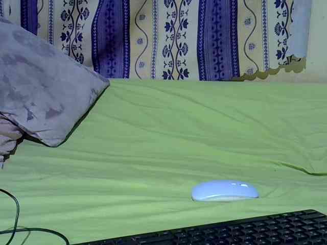 Juicyass-02 webcam