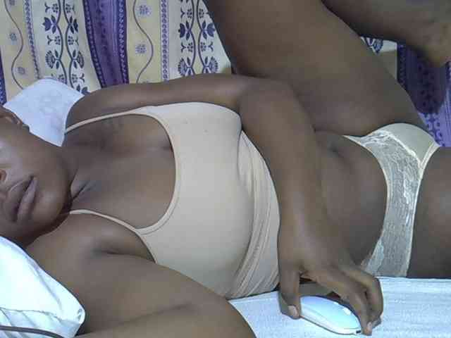 Juicyass-02 webcam