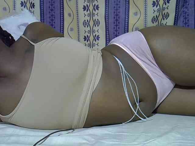 Juicyass-02 webcam