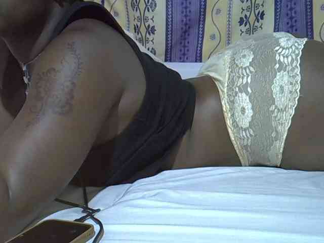 Juicyass-02 webcam