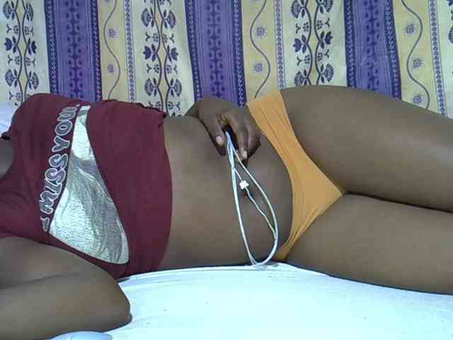 Juicyass-02 webcam