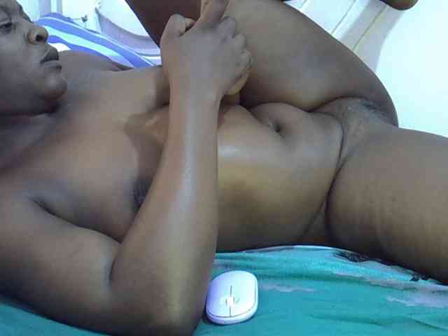 Juicyass-02 webcam