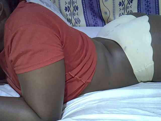Juicyass-02 webcam