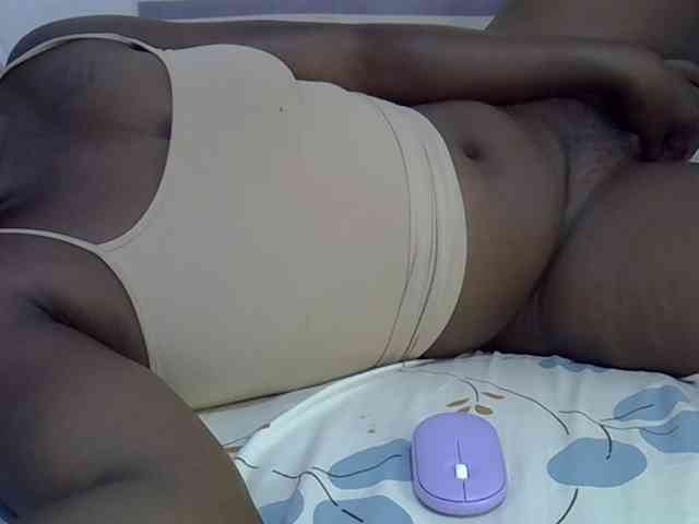 Juicyass-02 webcam