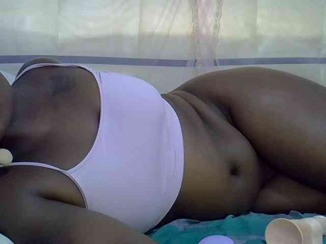 Juicyass-02 webcam