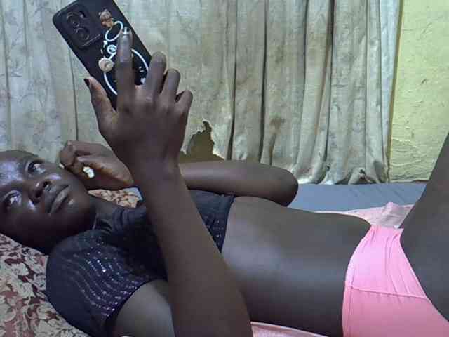 black-beauty webcam