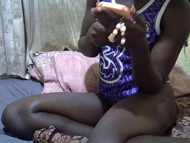 black-beauty webcam