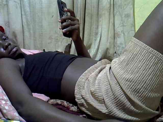 black-beauty webcam