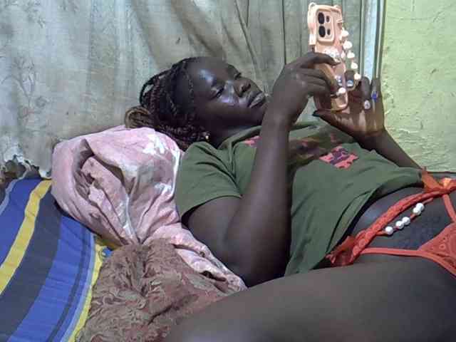 black-beauty webcam