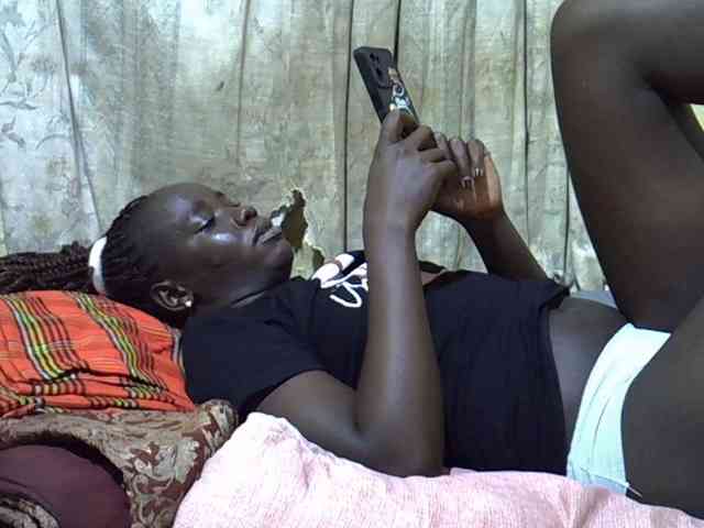 black-beauty webcam