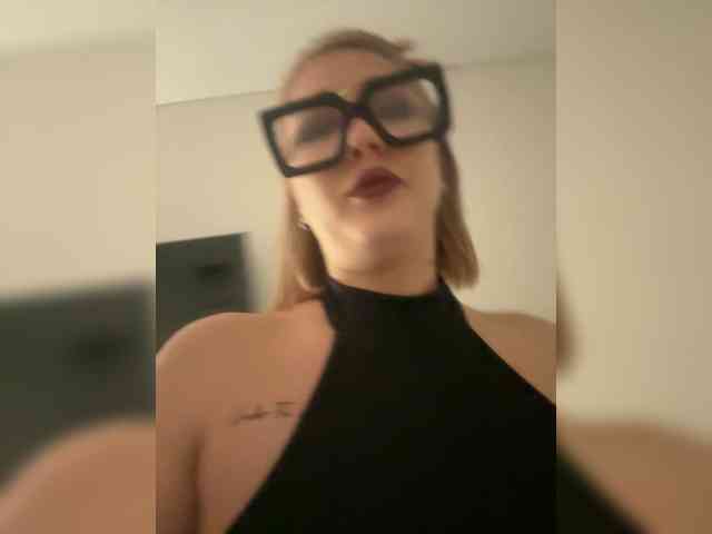 KosharaKiss webcam