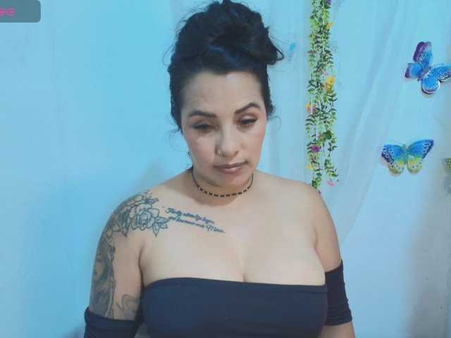 ashleyxx20 Live Cam and Statistics on UnifiedCams