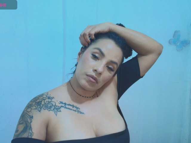 ashleyxx20 live cam on UnifiedCams