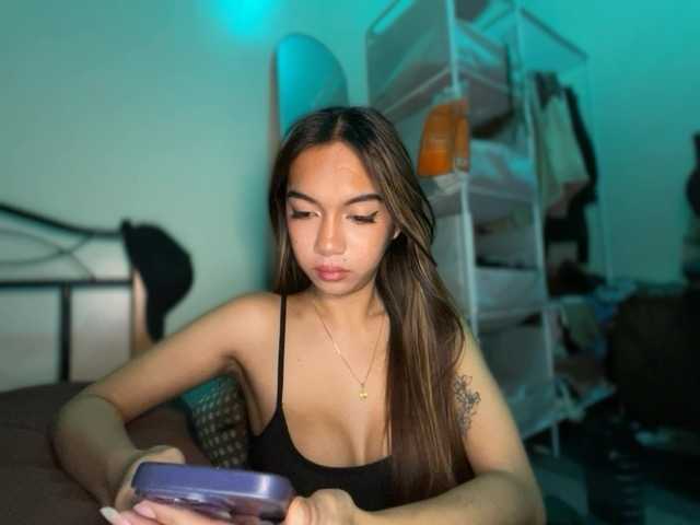 EmmaCoxx live webcam show