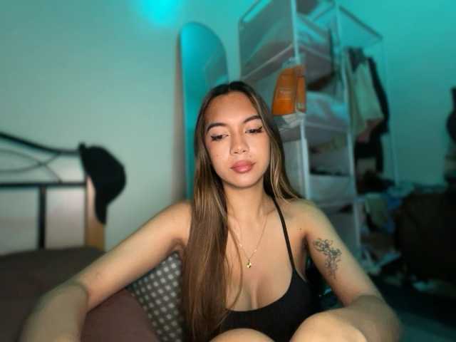 EmmaCoxx live webcam show