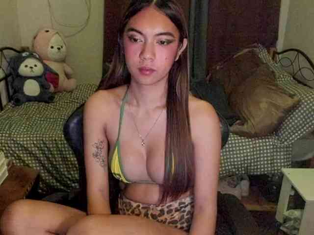 EmmaCoxx Sex Cam Show