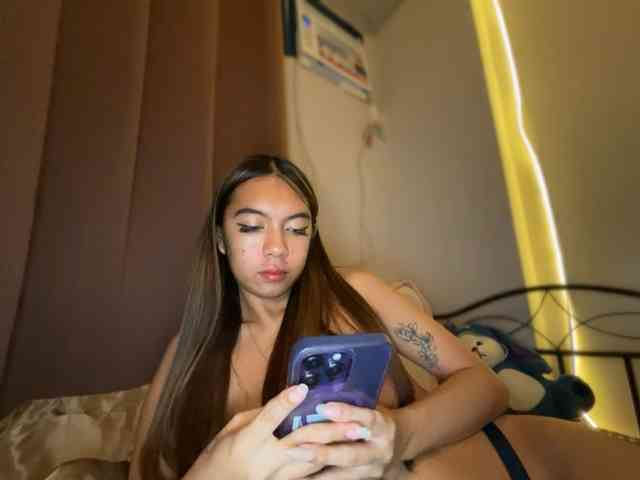 EmmaCoxx Sex Cam Show