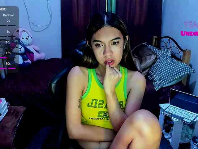 EmmaCoxx Sex Cam Show