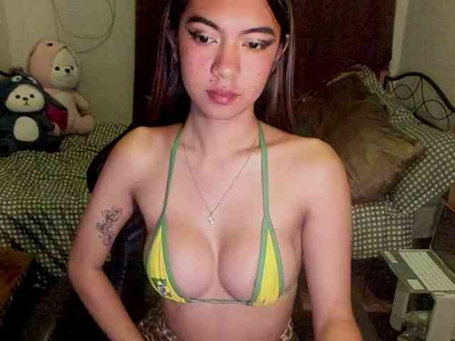 EmmaCoxx Sex Cam Show