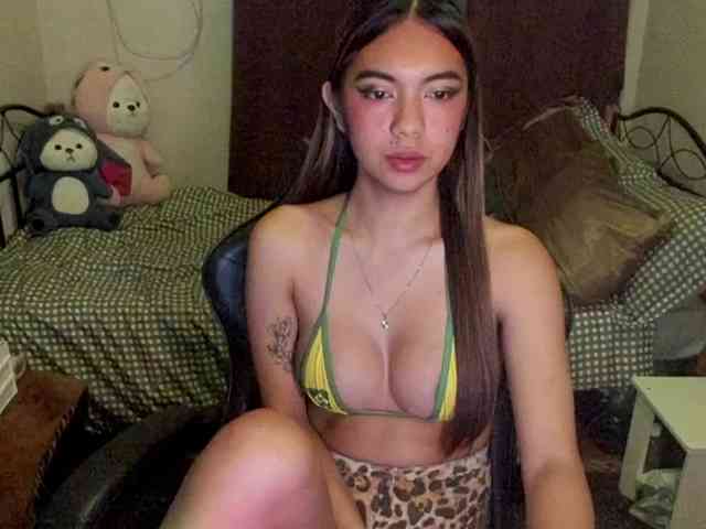 EmmaCoxx Sex Cam Show