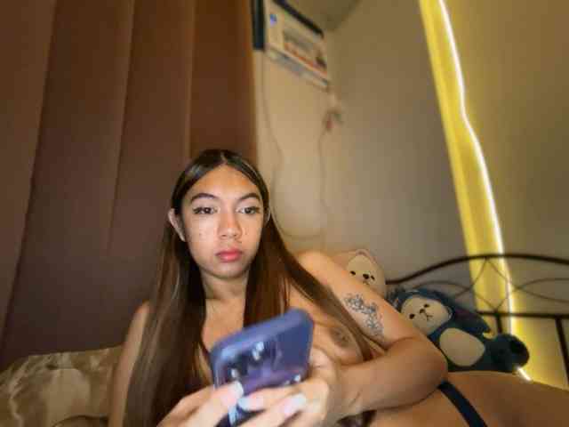 EmmaCoxx Sex Cam Show