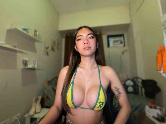 EmmaCoxx Sex Cam Show