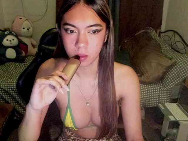 EmmaCoxx Sex Cam Show