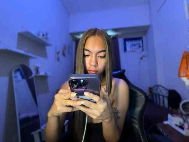EmmaCoxx Live Webcam on BongaCams