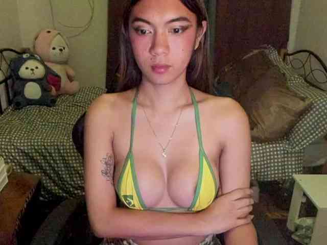 EmmaCoxx Sex Cam Show