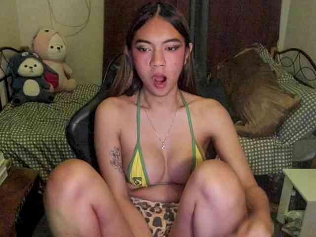 EmmaCoxx Sex Cam Show