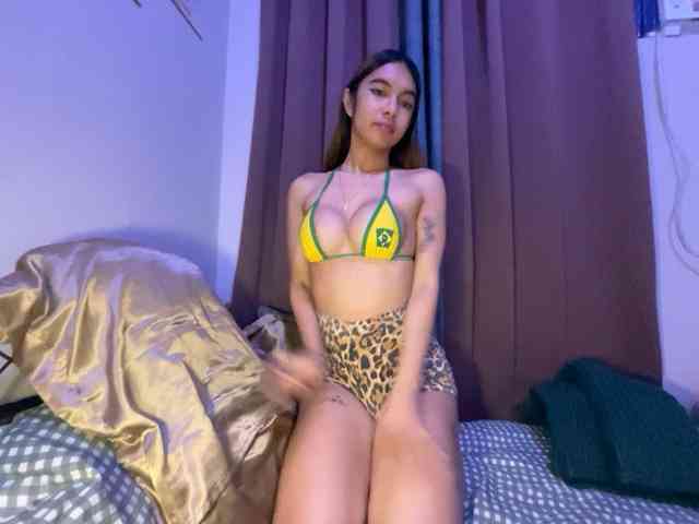 EmmaCoxx Sex Cam Show