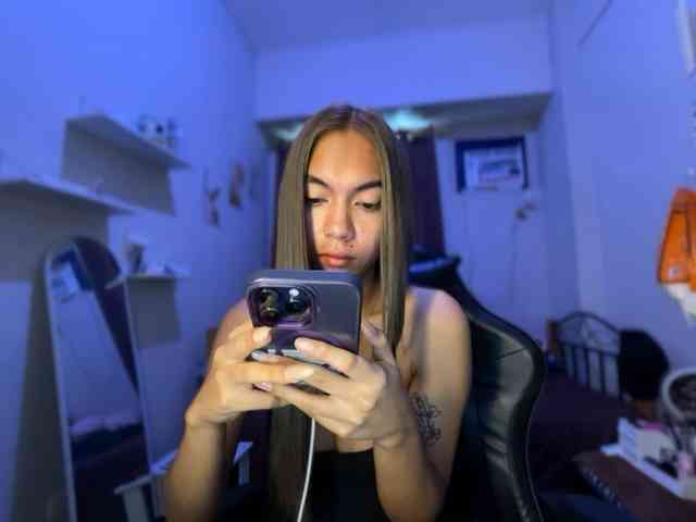 EmmaCoxx Live Webcam on BongaCams