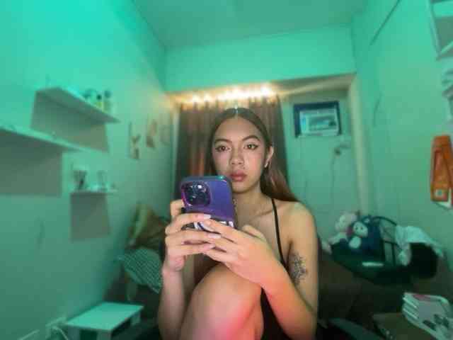 EmmaCoxx Live Webcam on BongaCams