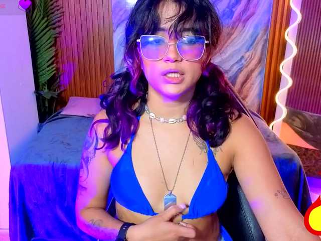 Kristen-tay live webcam show