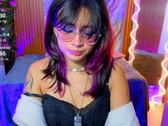 Kristen-tay live webcam show