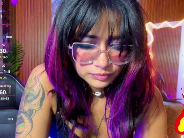 Kristen-tay live webcam show