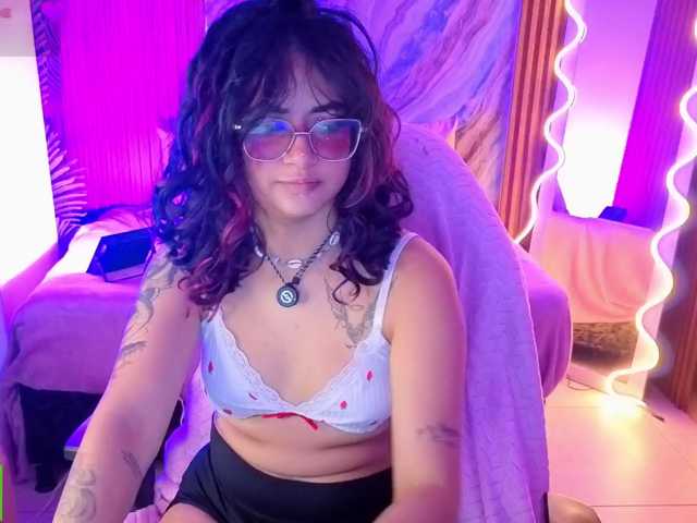 Kristen-tay, en directo ahora en BongaCams