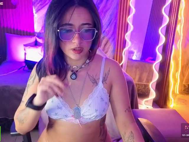 Kristen-tay live cam
