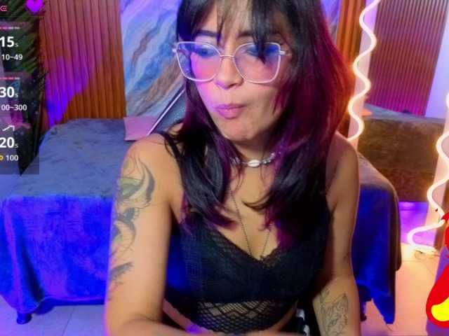 Kristen-tay live webcam show