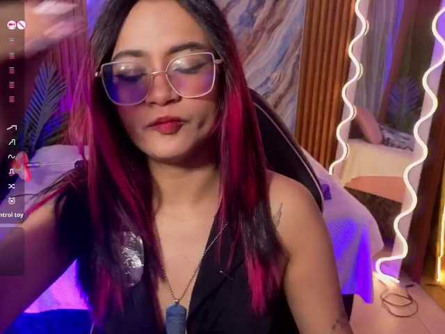 le modèle Kristen-tay est en webcam porno dans un show sur le site bongacams, il possède les tags suivants: Latino/Hispanic,Redhead,Hairy