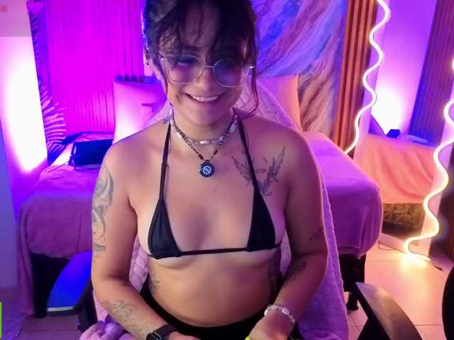 Kristen-tay, live now on BongaCams
