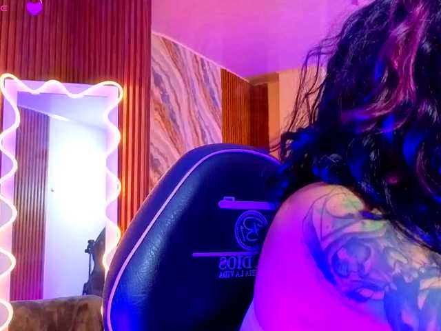 Kristen-tay live webcam show