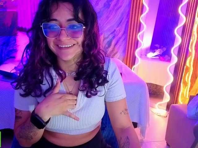 Kristen-tay live cam preview