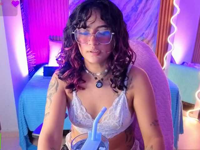 Kristen-tay live cam preview