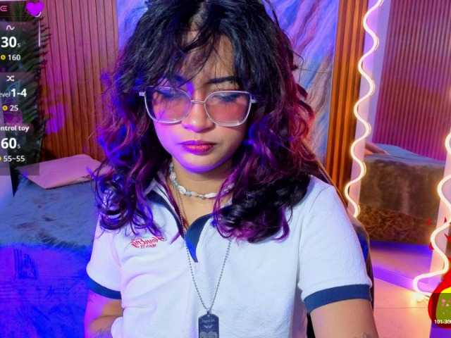 Kristen-tay live webcam show