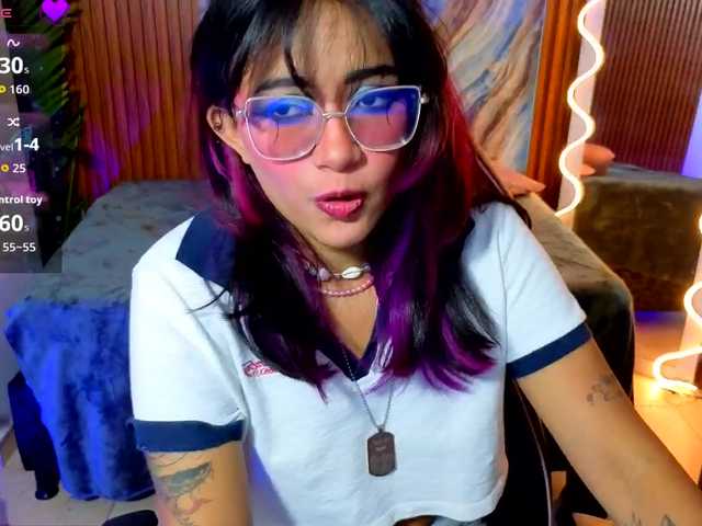 Kristen-tay live webcam show