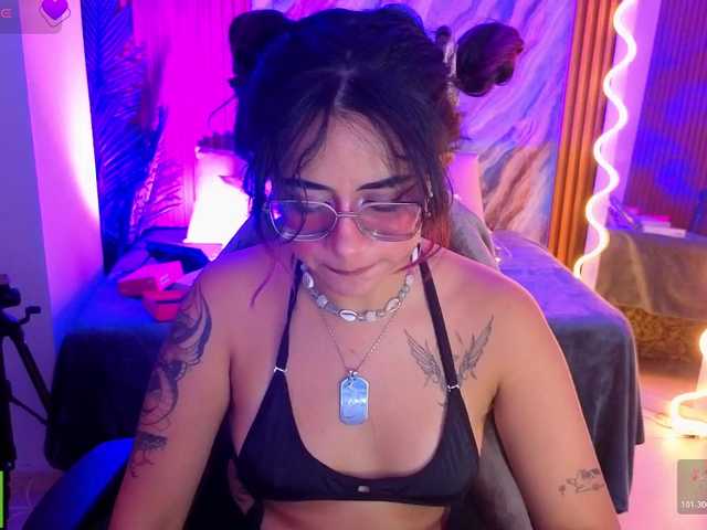 Kristen-tay live cam preview
