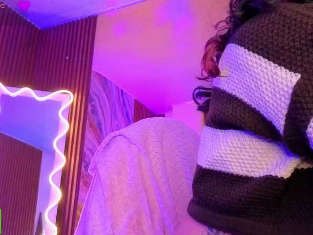 Kristen-tay live cam preview